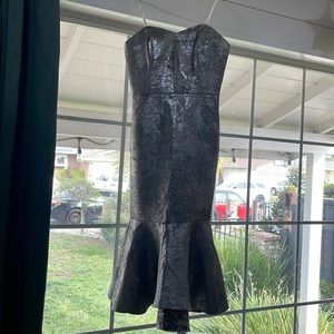 HALSTON METALLIC SILVER MIDI MERMAID DRESS.